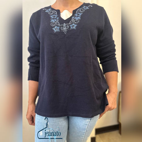 گلدوزی لباس سرمهای زنانه با یقه گلدوزی کارشده – شیک، راحت و همهکاره